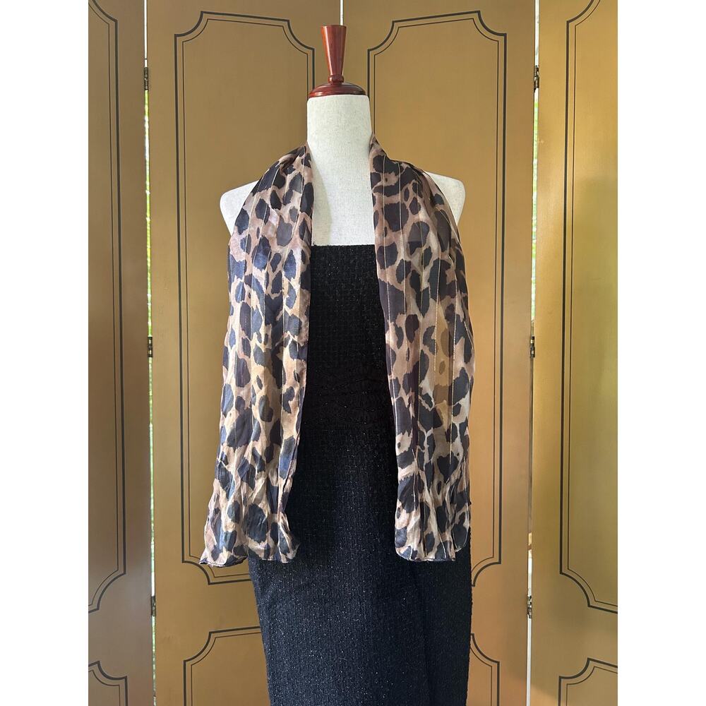 Thin leopard print scarf with gold lurex accents